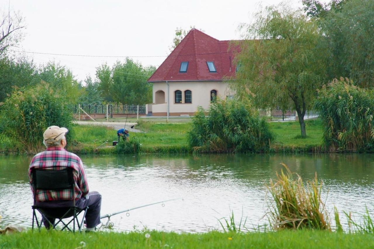 Tiszavilag Pihenohaz Otel Tiszakécske Dış mekan fotoğraf