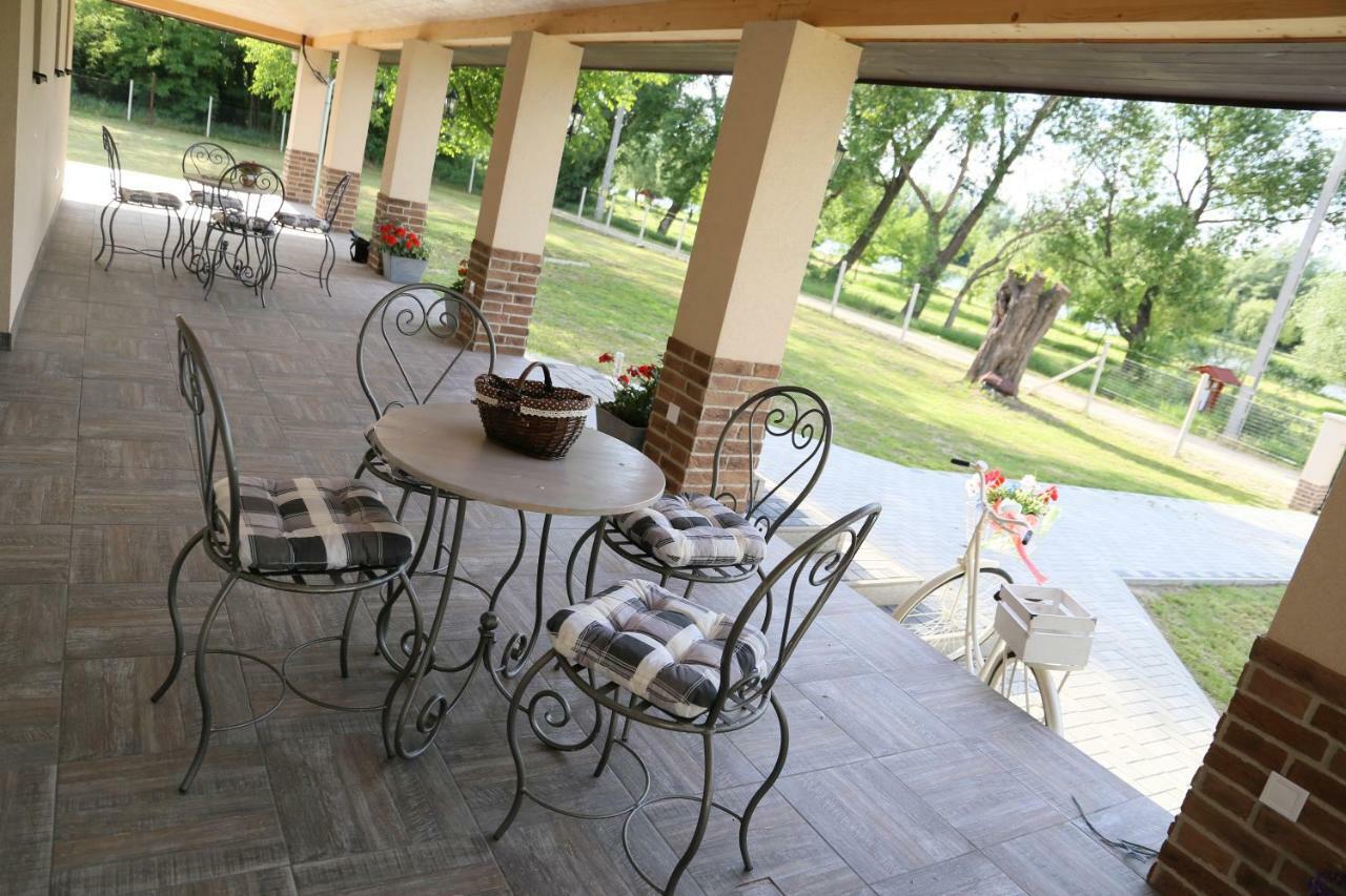 Tiszavilag Pihenohaz Otel Tiszakécske Dış mekan fotoğraf